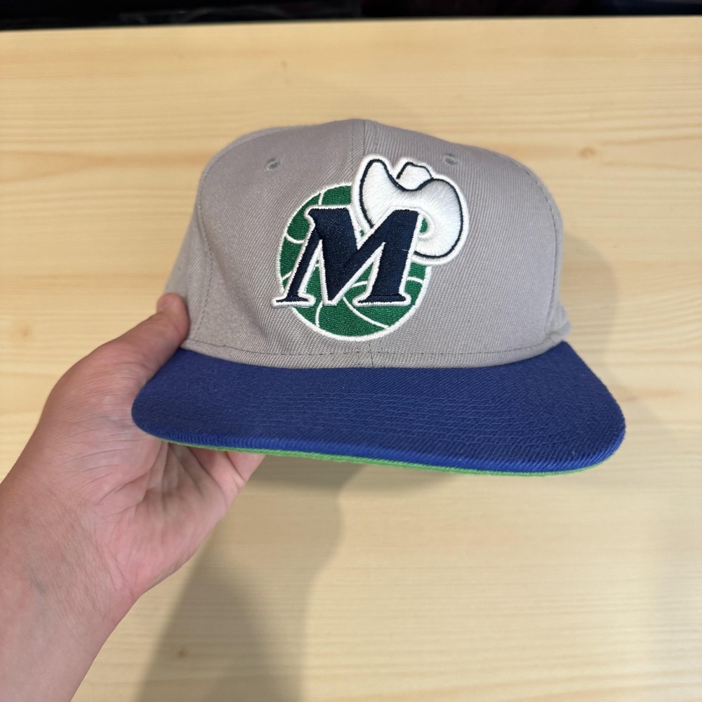 Dallas Mavericks Hat Cap Snap Back One Size Gray NBA Basketball Mitchell & Ness